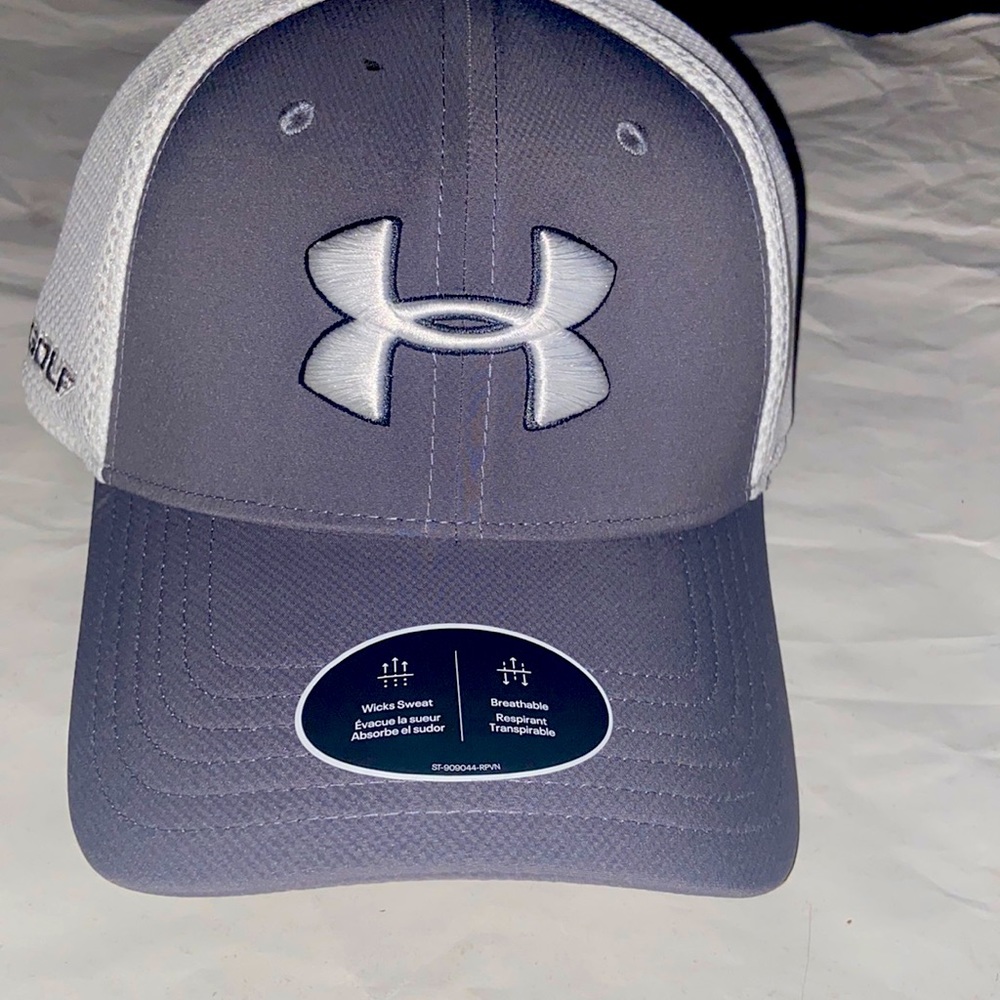 UNDER ARMOIR FITTED HAT